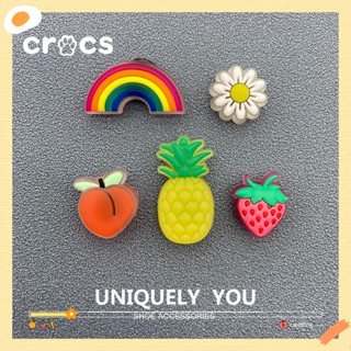 Crocs จี้รูปดอกเดซี่ สีรุ้ง ของแท้ อุปกรณ์เสริม สําหรับตกแต่งรองเท้า Crocs