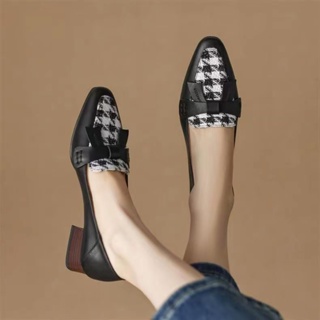 รองเท้าแฟชั่นผู้หญิง รองเท้าหัวแหลม หนัง PU นุ่ม, 2 ตัวเลือกสี สูง4.5cm, Size 35-40💕เท้าอ้วน + 1 หลา