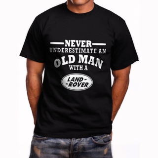 ใหม่ เสื้อยืดลําลอง ผ้าฝ้าย แขนสั้น พิมพ์ลาย Land Rover Never Underestimate An Old สําหรับผู้ชาย