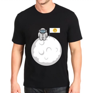 Duck-store เสื้อยืดพิมพ์ลายแฟชั่น ใหม่ เสื้อยืดลําลอง ผ้าฝ้าย แขนสั้น พิมพ์ลายธงนักบินอวกาศ ดวงจันทร์ แฟชั่นฤดูร้อน สําห