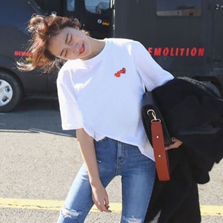 เสื้อยืดแขนสั้นลําลอง คอปก ปักลายโลโก้หัวใจ PLAY ขนาดใหญ่ แบบเรียบง่าย แฟชั่นคู่รัก สําหรับผู้ชาย และผู้หญิง