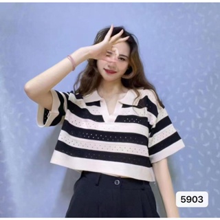 (พร้อมส่ง/ใหม่)#5903เสื้อยืดผู้หญิงโปโลแขนสั้นเสื้อแฟชั่นไหมพรมคอวีลายทางฤดูร้อนใหม่2023สไตล์เกาหลี