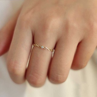 แหวนหมั้นแต่งงาน เหล็กไทเทเนียม ประดับเพชรคริสตัล สีเงิน ทอง ปรับขนาดได้ สไตล์วินเทจ เรียบง่าย สําหรับผู้หญิง