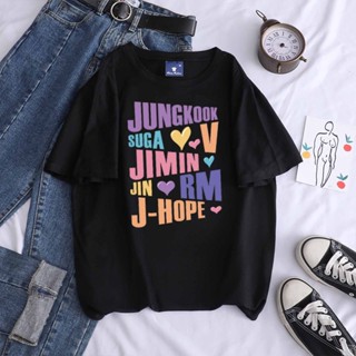 เสื้อยืดแขนสั้นลําลอง ผ้าฝ้าย ทรงหลวม พิมพ์ลาย KPOP BTS JIMIN RM JIN SUGA J-HOPE V JUNG KOOK พลัสไซซ์ แฟชั่นคู่รัก สไตล์