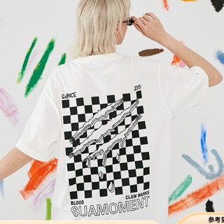 【พร้อมส่ง】เสื้อยืดแขนสั้น ผ้าฝ้ายแท้ พิมพ์ลายกราฟฟิติ SUAMOMENT ทรงหลวม สําหรับผู้ชาย และผู้หญิง