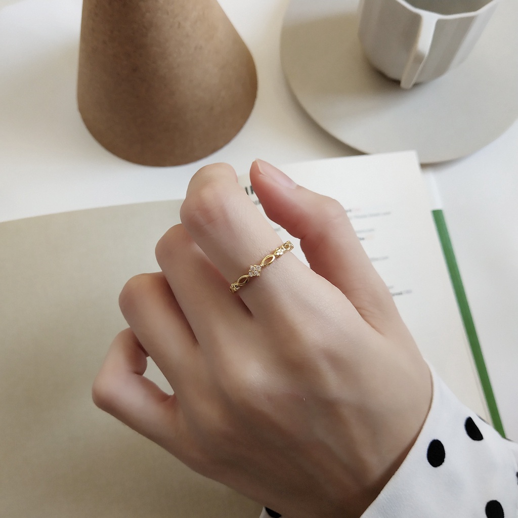แหวนหมั้นแต่งงาน-เหล็กไทเทเนียม-รูปใบโคลเวอร์สี่แฉก-ประดับเพชรคริสตัล-สีเงิน-สีทอง-ปรับขนาดได้-เรียบง่าย-สไตล์เกาหลี-สําหรับผู้หญิง