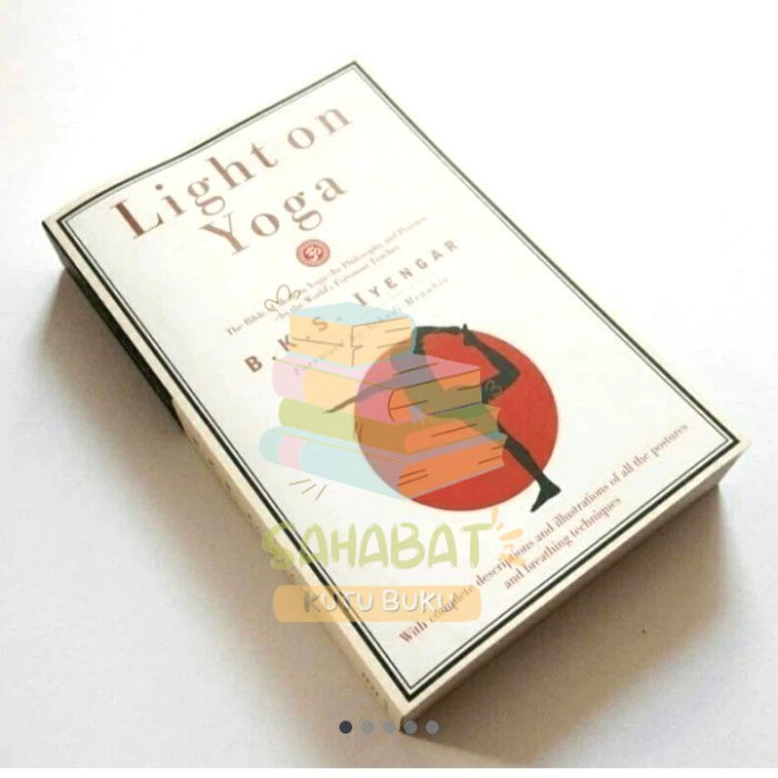 Iyengar LIGHT ON YOGA Book - ไฟเล่นโยคะ | Shopee Thailand