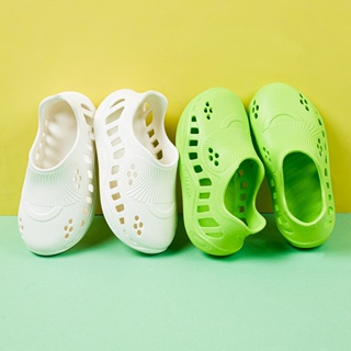 รองเท้าแตะ Crocs กันลื่น ขนาดใหญ่ เหมาะกับเดินชายหาด แฟชั่นฤดูร้อน สําหรับเด็กผู้ชาย และเด็กผู้หญิง