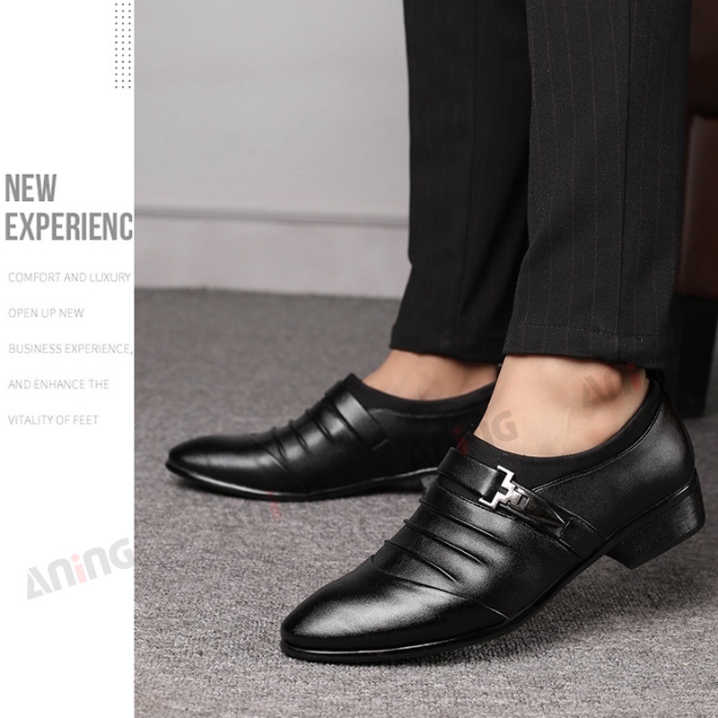 ภาพสินค้ารองเท้าหนังผู้ชายสีดำแฟชั่นแหลมนิ้วเท้าชุดรองเท้า จากร้าน aodzazeed บน Shopee ภาพที่ 4