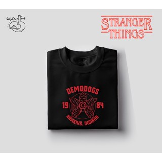 SDT ยึด D Tees สิ่งแปลกปลอม Demodogs ฮอว์กินส์ 1984 เสื้อยืด Unisex ที่กําหนดเองสําหรับผู้หญิง cdW_03