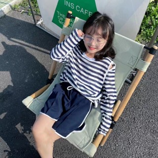 ชุดเสื้อแขนสั้นลําลอง และกางเกงขาสั้น ผ้าเรยอน ป้องกันแดด ลายทาง แฟชั่นฤดูร้อน สไตล์เกาหลี สําหรับเด็กผู้หญิง จํานวน 2 ชิ้น
