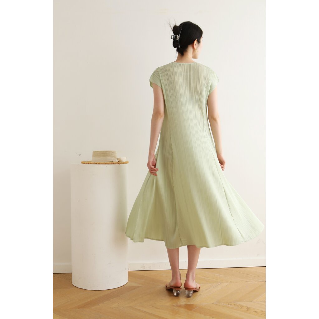 2muay-pleat-เดรสผู้หญิง-เดรสพลีทคุณภาพ-รุ่น-gjo3235-12สี-free-size-cap-sleeve-flared-pleat-dress