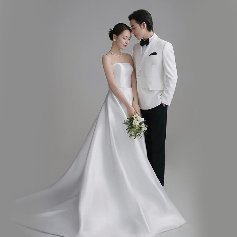 ชุดแต่งงานสไตล์เกาหลีที่เรียบง่ายใหม่เจ้าสาวซาตินสนามหญ้าริมทะเลงานแต่งงานฮันนีมูนเดินทางชุดสีขาว