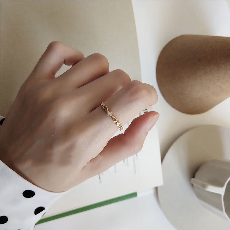 แหวนหมั้นแต่งงาน-เหล็กไทเทเนียม-รูปใบโคลเวอร์สี่แฉก-ประดับเพชรคริสตัล-สีเงิน-สีทอง-ปรับขนาดได้-เรียบง่าย-สไตล์เกาหลี-สําหรับผู้หญิง