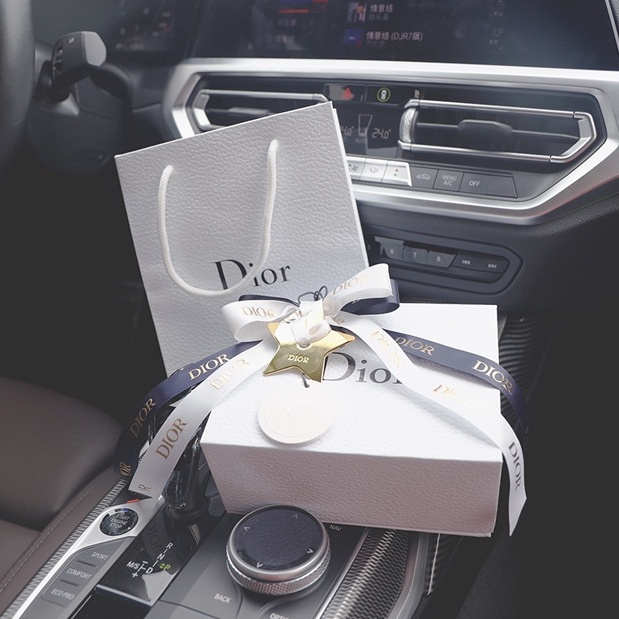 พร้อมส่งdior-car-aromatherapy-disc-christmas-stars-limited-edition-น้ำมันหอมระเหยรถยนต์-80g-จัดส่งทันที-luxury-eauty