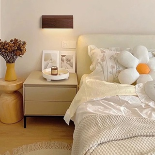 โคมไฟติดผนัง แบบไม้ สไตล์นอร์ดิก สร้างสรรค์ สําหรับตกแต่งบ้าน ห้องนอน ทางเดิน