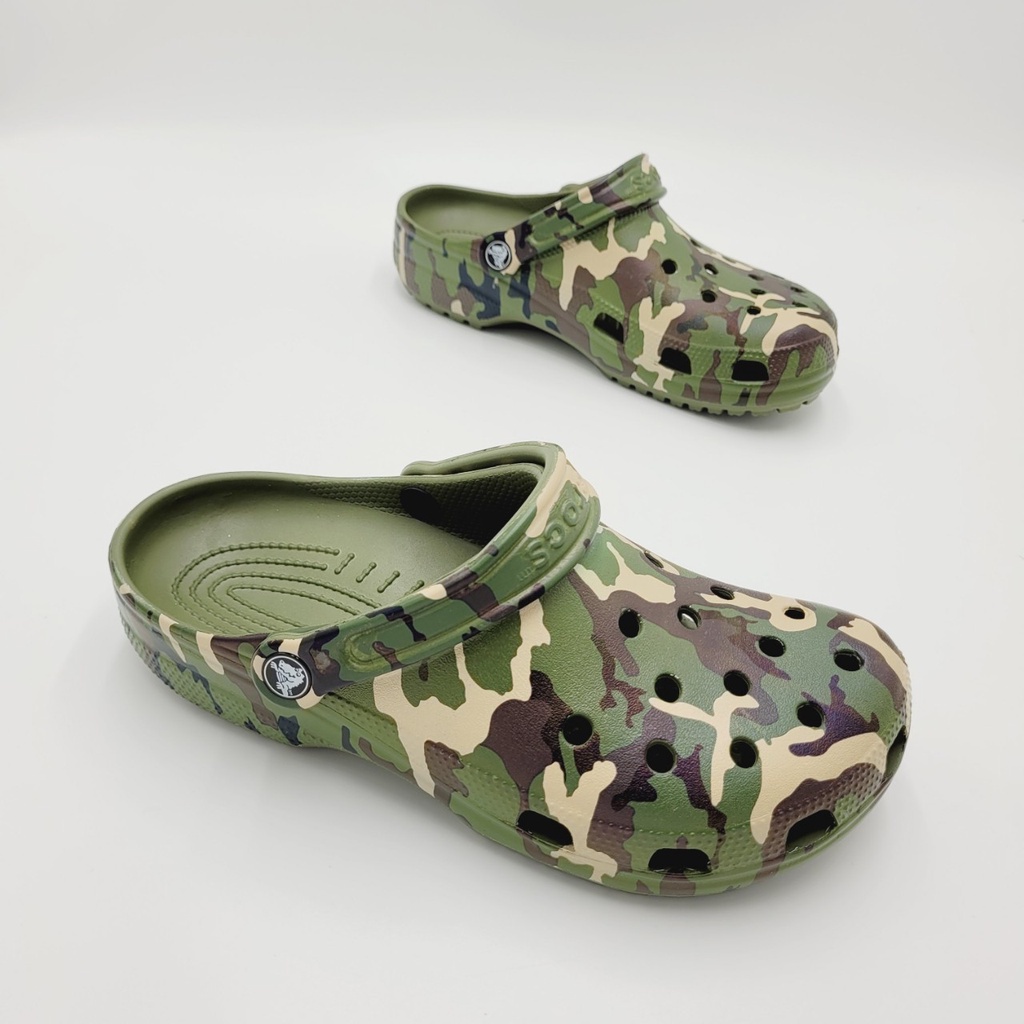 รองเท้าลำลองแฟชั่น-สไตล์-crocs-classic-printed-camo-clog