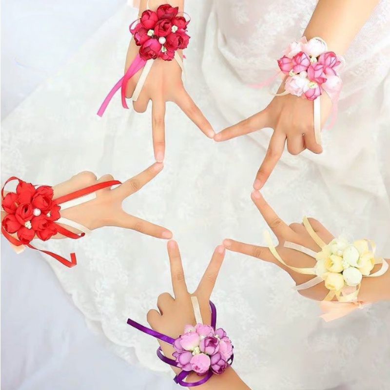 เจ้าสาว-แต่งงาน-ข้อมือ-ดอกไม้-ผ้าไหม-ดอกไม้-เพื่อนเจ้าสาว-มือ-ดอกไม้เทียม-ผ้า-งานแต่งงาน-เจ้าบ่าว-บูติก-เข็มกลัด-อุปกรณ์เจ้าสาว