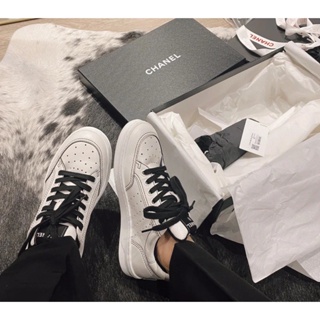 Chanel Chanel รองเท้าผ้าใบลําลอง แบบหนัง ส้นหนา ลายแพนด้า สีขาว ดํา คุณภาพสูง สําหรับสตรี 2021