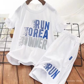 เสื้อกีฬาแขนสั้น กางเกงขาสั้น ทรงหลวม แบบแห้งเร็ว ขนาดใหญ่ เหมาะกับฤดูร้อน สําหรับเด็กผู้ชาย จํานวน 2 ชิ้น