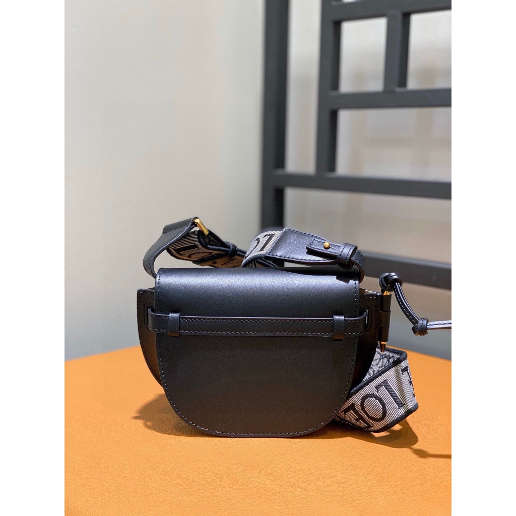 พรี-ราคา8900-loewe-gate-dual-mini-66052-หนังแท้-กระเป๋าสะพายข้าง-กระเป๋าสะพาย21-12-5-9cm