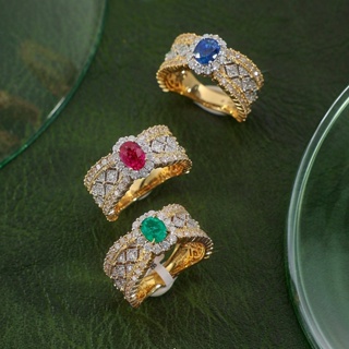 แหวนแกะสลักลูกไม้ สีทอง สองสี ประดับเพชร สีเขียว สีสันสดใส
