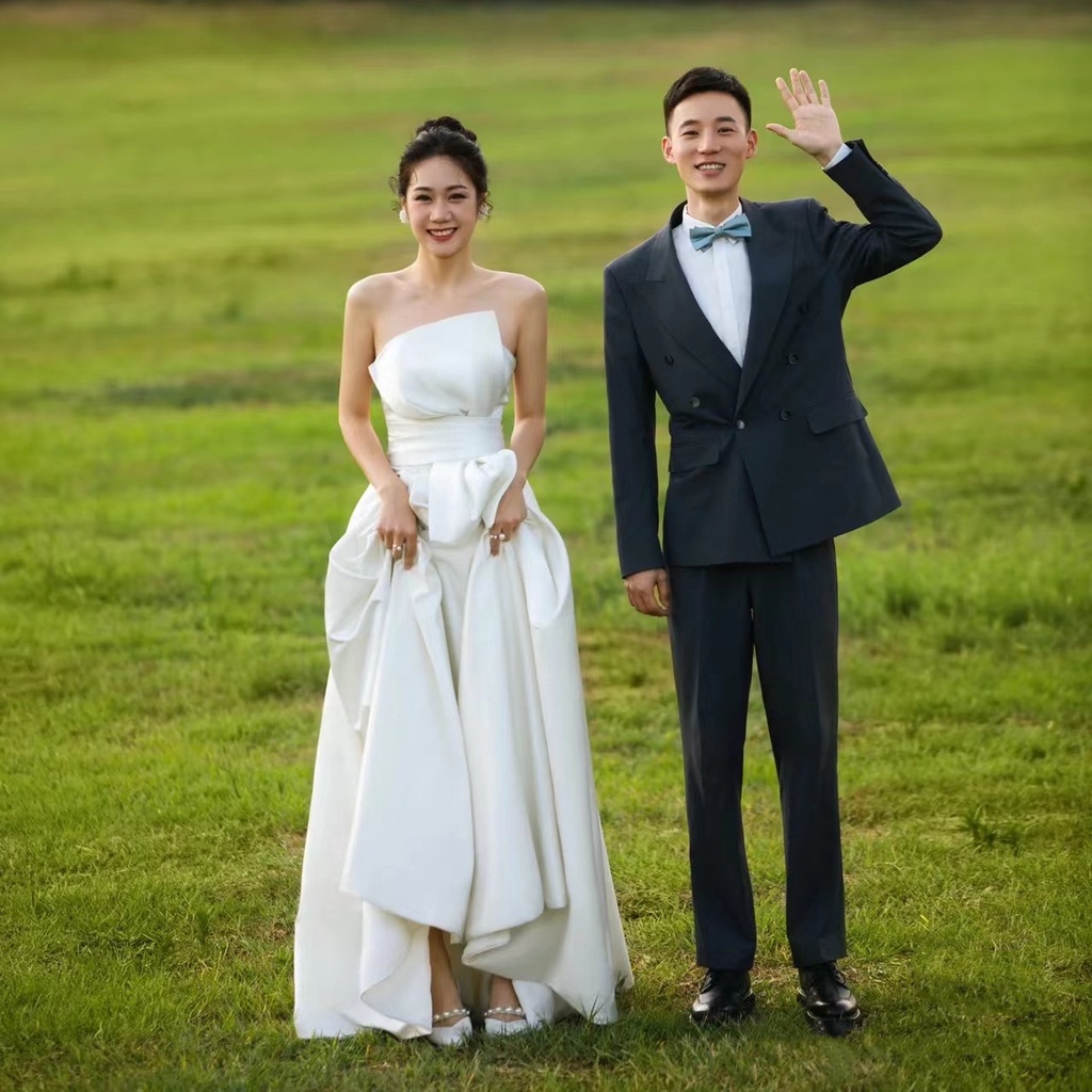 ชุดแต่งงานฝรั่งเศสเรียบง่ายผ้าซาตินใหม่แขนกุดสนามหญ้าริมทะเลงานแต่งงานภาพฮันนีมูนเดินทางชุดสีขาว