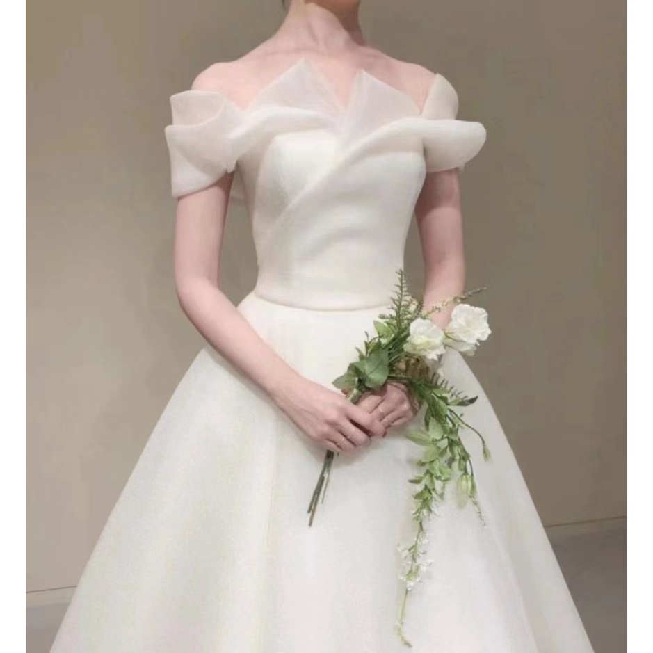 ชุดแต่งงานฝรั่งเศสแบบเรียบง่ายแฟชั่นใหม่หรูหราเจ้าสาวริมทะเลสนามหญ้างานแต่งงานชุดฮันนีมูนสีขาว