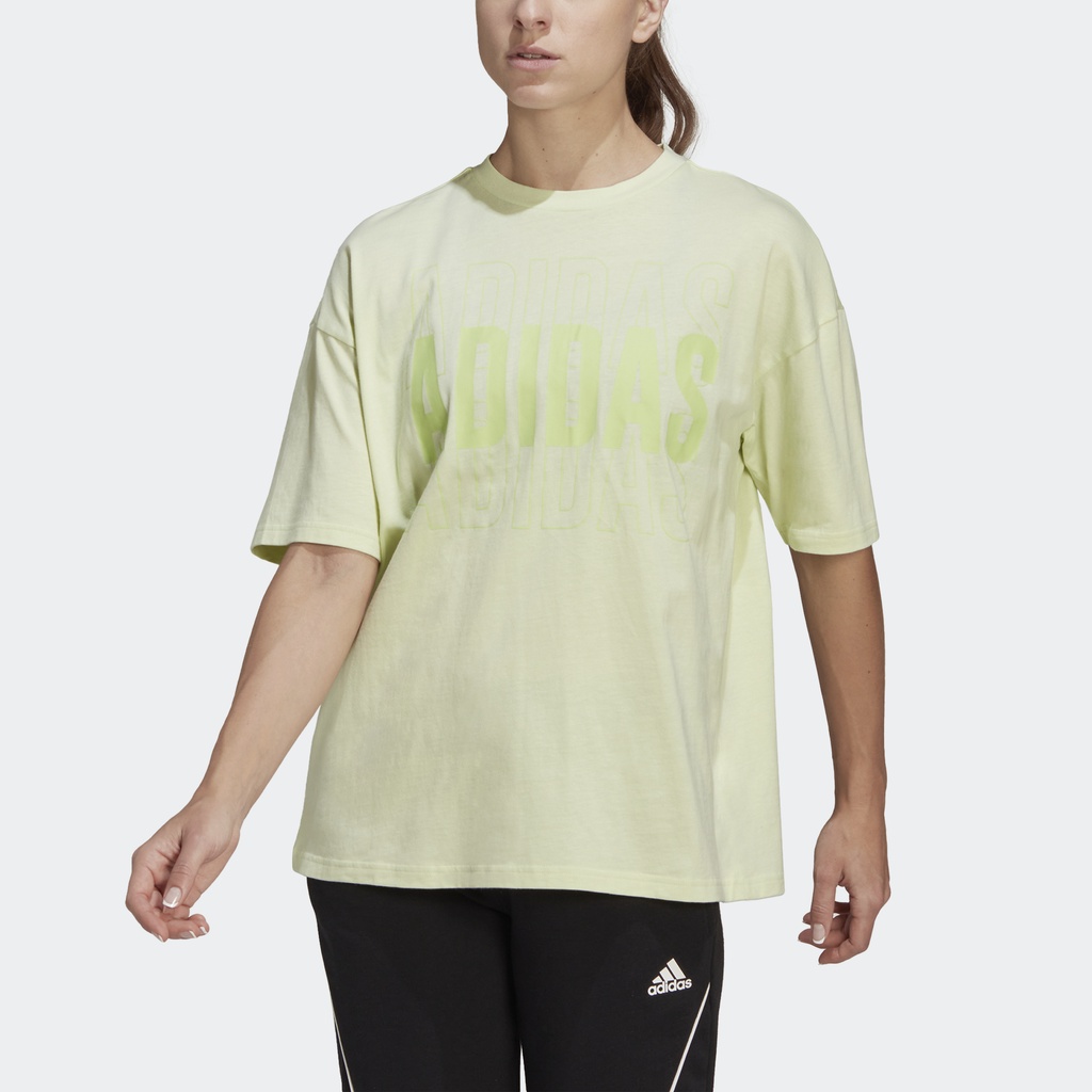 adidas-ไลฟ์สไตล์-เสื้อยืด-essentials-repeat-adidas-logo-oversized-ผู้หญิง-สีเขียว-hc9145