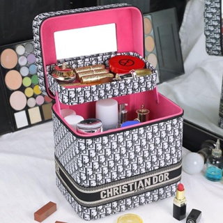 The makeup bag has a large capacity and can be carried out with you. The new ins online celebrity advanced sense goods storage box is portable.