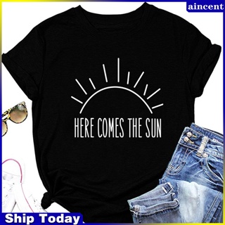 Ancent เสื้อยืด คอกลม โพลีเอสเตอร์ 60% เรยอน 35% สแปนเด็กซ์ 5% ลายตัวอักษร Here Comes The Sun ทรงหลวม สไตล์ยุโรป อเมริกา สําหรับผู้หญิง