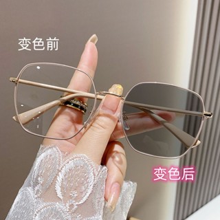 สไตล์ใหม่ ป้องกันแสงสีฟ้า เปลี่ยนสีได้ เบาพิเศษ หน้าธรรมดา กรอบใหญ่ สีเทา @-