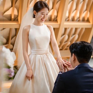 ชุดแต่งงานเกาหลี เรียบง่าย ผ้าซาติน เจ้าสาวใหม่ ริมทะเล สนามหญ้า งานแต่งงาน ฮันนีมูน ภาพท่องเที่ยว ชุดเดรสสีขาว
