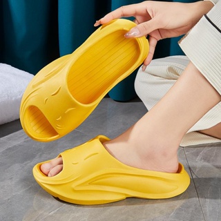 MK รองเท้าแตะผู้หญิง รองเท้าแฟชั่นผู้หญิง พื้นหนา กันลื่น เหมาะกับฤดูร้อน สําหรับผู้หญิง วัสดุยาง EVA แท้ คุณภาพดี ใส่ลุยน้ำได้ 2023 NEW JUL2822