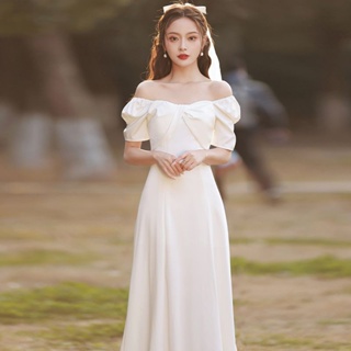 ชุดแต่งงานเรียบง่าย แขนสั้น แฟชั่นใหม่ เจ้าสาวริมทะเล สนามหญ้า งานแต่งงาน ฮันนีมูน ภาพท่องเที่ยว ชุดเดรสสีขาว