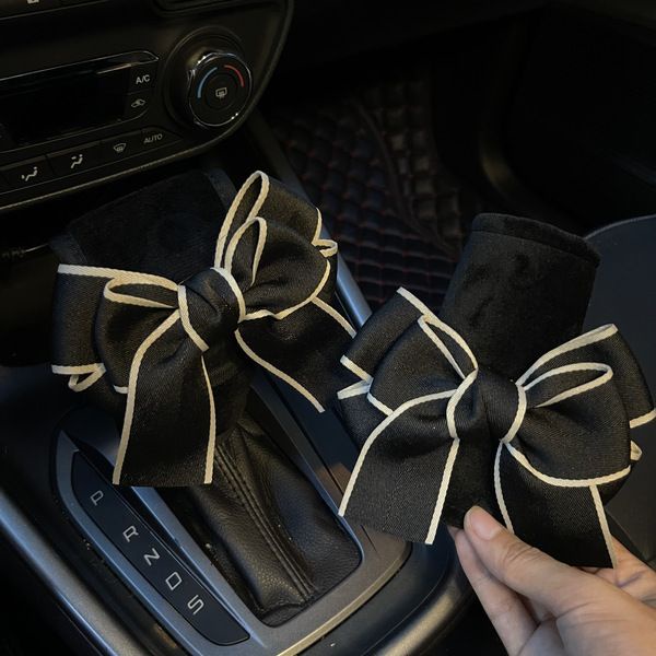 ฝาครอบมือจับประตูรถยนต์-ชุดเบรคมือรถเกียร์มือจับการ์ตูนน่ารักสากลประเภทแขนกั้นเกียร์ป้องกันชุดตกแต่งภายในรถ