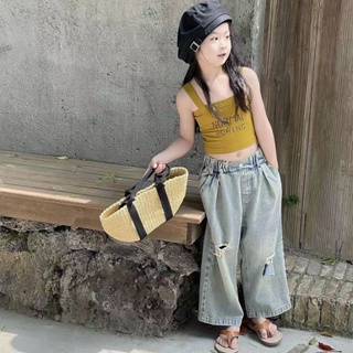 【ชุดเซ็ทเด็กผู้หญิง】สาวเกาหลีรุ่น 2023 ฤดูร้อนเสื้อผ้าเด็กใหม่ทำเก่าวินเทจแตกหลุมกางเกงยีนส์ขิงชุดเชือกแขวนคอ