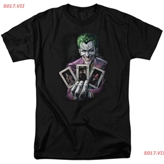 【hot sale】S017.VII 2022 Joker Holding Cards DC Comics T Shirt &amp; Stickers เสื้อยืดผ้าฝ้าย 100%