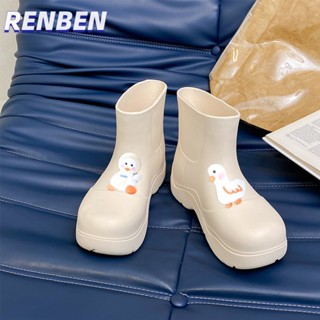 RENBEN ชานมเป็ดการ์ตูนรองเท้าสายฝนผู้หญิงน่ารักนุ่ม soled กลางหลอดรองเท้าฝนฤดูร้อนลื่นหนา soled ฝนสภาพอากาศรองเท้าบูท