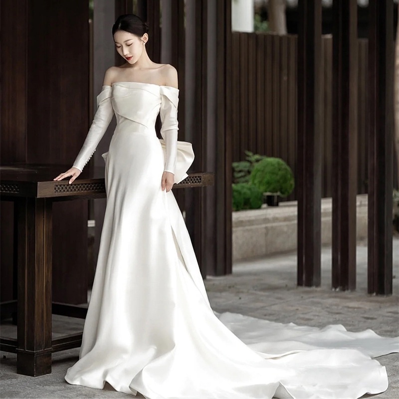 ชุดแต่งงานแขนยาวเรียบง่ายผ้าซาตินฝรั่งเศสเจ้าสาวใหม่ริมทะเลสนามหญ้าแต่งงานฮันนีมูนเดินทางชุดสีขาว