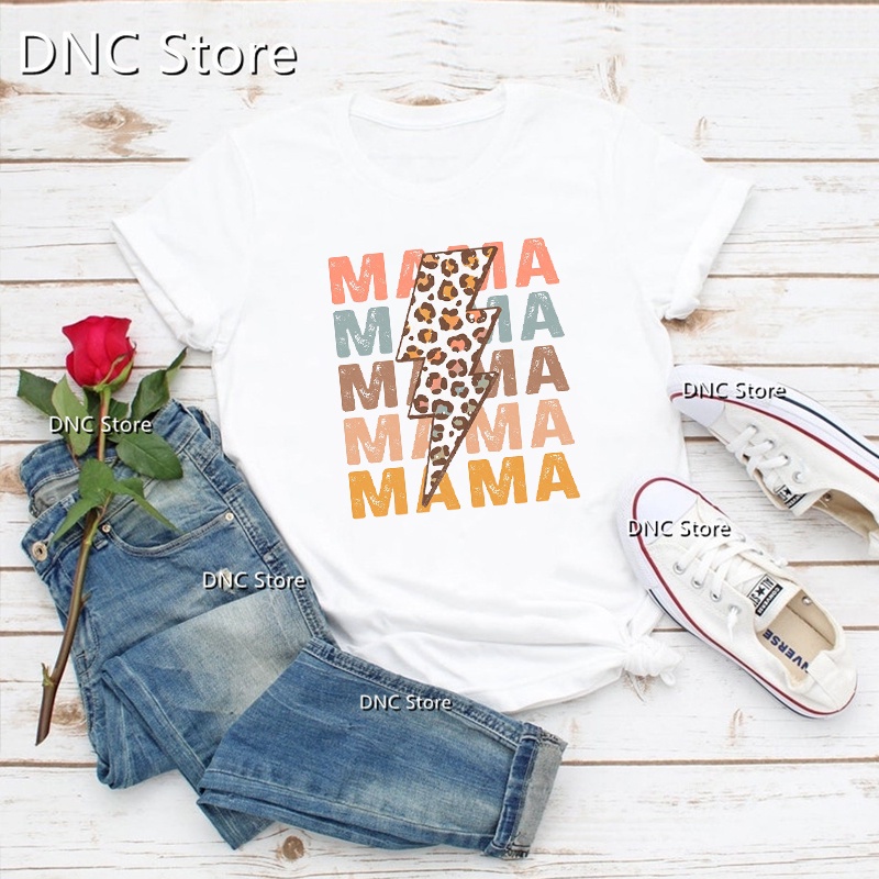เสื้อยืด-พิมพ์ลายตัวอักษร-rock-mama-leopard-mom-mothers-day-birthday-แฟชั่นสําหรับผู้หญิง-2023