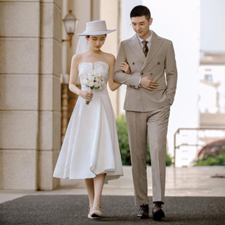ชุดแต่งงานเรียบง่าย ผ้าซาตินสีขาว แขนกุด แฟชั่นเจ้าสาว ริมทะเล สนามหญ้า งานแต่งงาน ฮันนีมูน ท่องเที่ยว ชุดเดรสสีขาวยาวปานกลาง