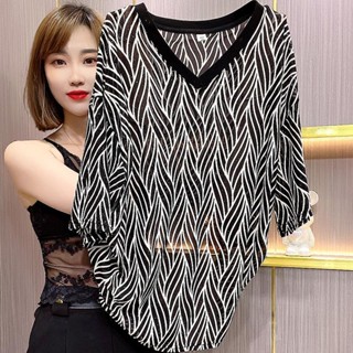 【เสื้อยืดโอเวอร์ไซซ์】เสื้อยืดซีทรู ทรงหลวม ลายทาง ขนาดใหญ่ เซ็กซี่ แฟชั่นฤดูร้อน 150 กก.