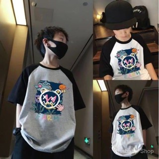 เสื้อยืดแขนสั้น เปิดไหล่ พิมพ์ลาย แฟชั่นฤดูร้อน สําหรับเด็กผู้ชาย