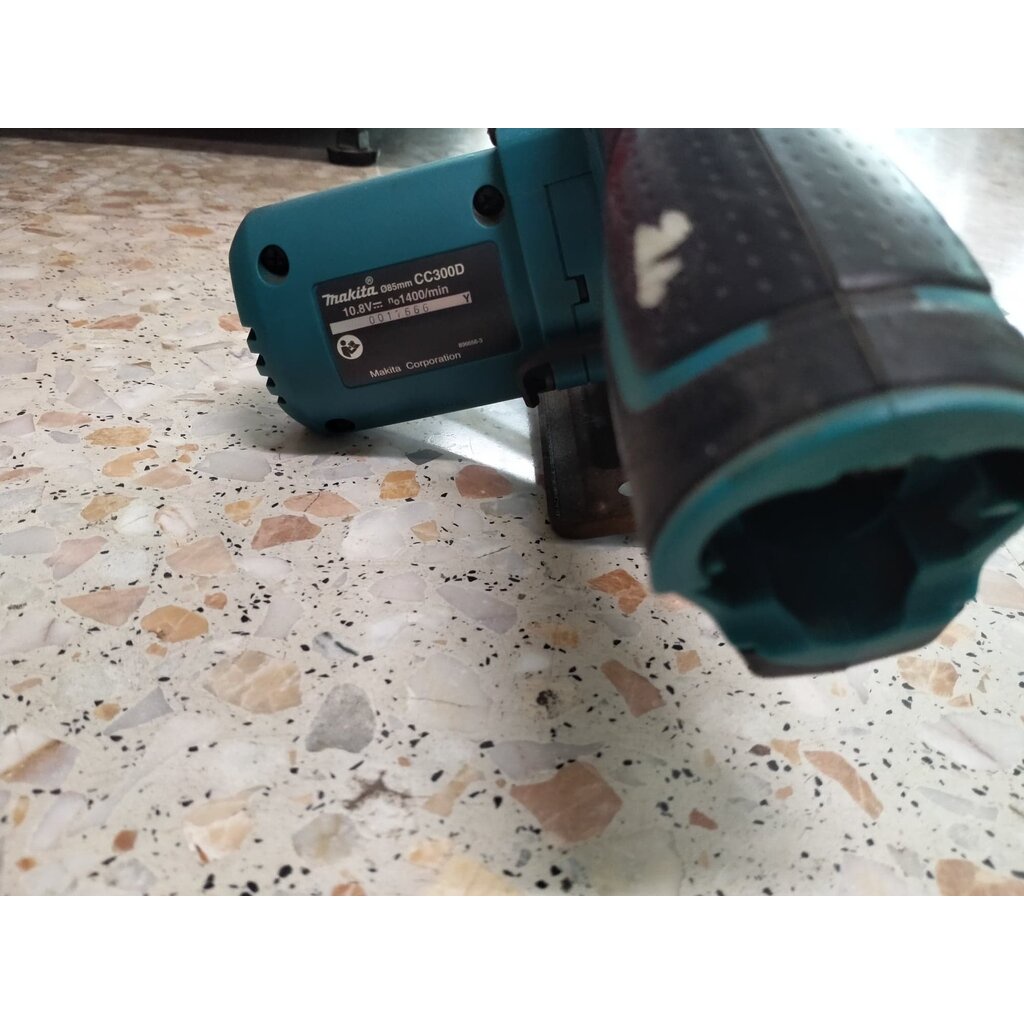 เครื่องตัดกระจก-makita-glass-cutting-รุ่น-cc300d