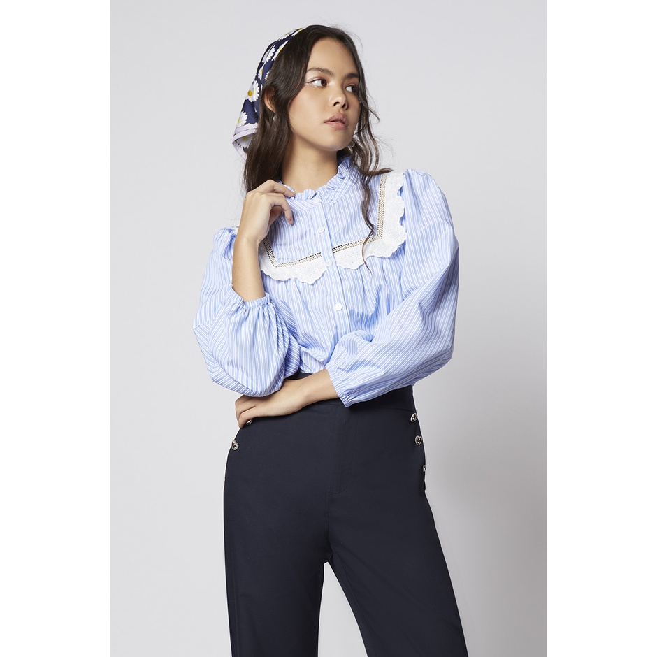 ep-เสื้อเชิ้ตลายทางแต่งผ้าลูกไม้-ผู้หญิง-สีฟ้า-stripe-shirt-with-lace-detail-04775