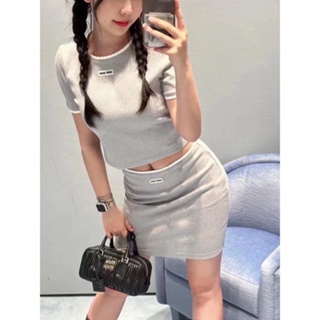 MIU-MIU 2023 girls style letter micro-chapter color matching lace knitted top hip knitted skirt set