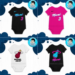 พิมพ์ NBA กําหนดเองบน Baby Onesie (ความร้อน Miami) DYJR