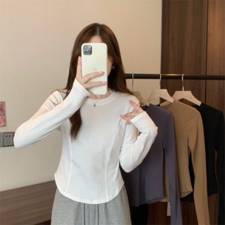 เสื้อยืดแขนยาว เปิดไหล่ เข้ารูป สีขาว แฟชั่นฤดูใบไม้ผลิ สไตล์ใหม่ สําหรับผู้หญิง
