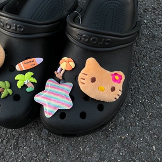 การ์ตูน Hello Kitty Crocs Pin โบ ดอกไม้ รองเท้า Charms หัวใจ Jibitz Charm หัวใจ อะนิเมะ Crocs Jibbitz ชุดอุปกรณ์ตกแต่งสําหรับผู้หญิง รองเท้า